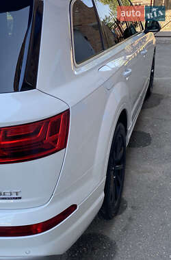 Внедорожник / Кроссовер Audi Q7 2016 в 