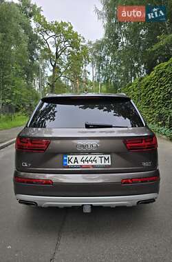 Внедорожник / Кроссовер Audi Q7 2016 в 