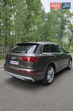 Внедорожник / Кроссовер Audi Q7 2016 в 