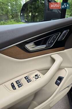 Внедорожник / Кроссовер Audi Q7 2016 в 