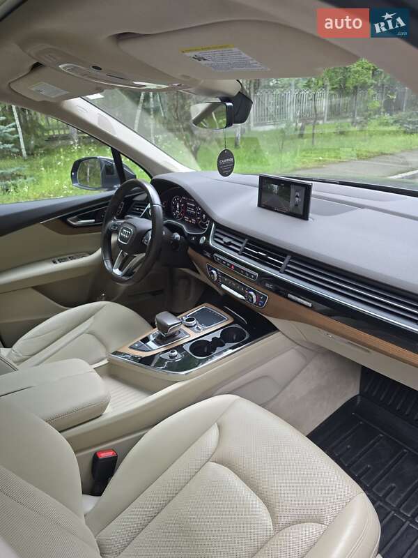 Позашляховик / Кросовер Audi Q7 2016 в Києві