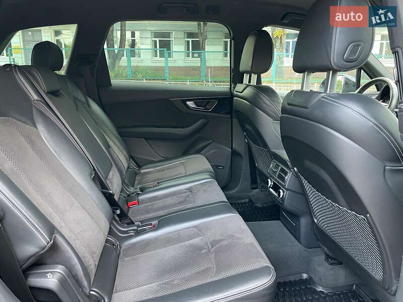 Позашляховик / Кросовер Audi Q7 2017 в Києві