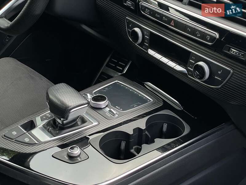 Позашляховик / Кросовер Audi Q7 2017 в Києві