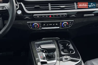 Внедорожник / Кроссовер Audi Q7 2019 в 