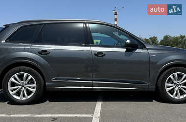 Внедорожник / Кроссовер Audi Q7 2022 в 