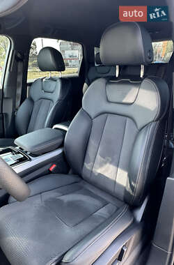 Внедорожник / Кроссовер Audi Q7 2022 в 