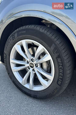 Внедорожник / Кроссовер Audi Q7 2022 в 