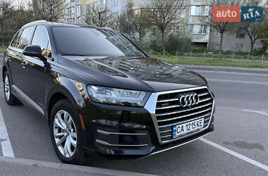 Внедорожник / Кроссовер Audi Q7 2016 в 