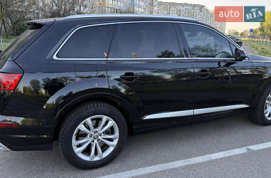 Внедорожник / Кроссовер Audi Q7 2016 в 