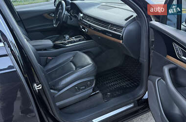 Внедорожник / Кроссовер Audi Q7 2016 в 