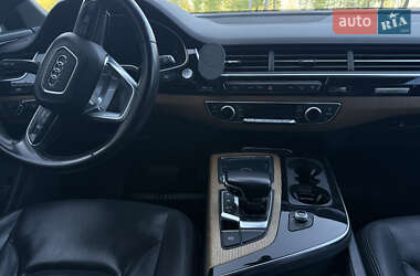 Внедорожник / Кроссовер Audi Q7 2016 в 