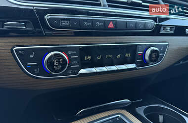 Внедорожник / Кроссовер Audi Q7 2016 в 