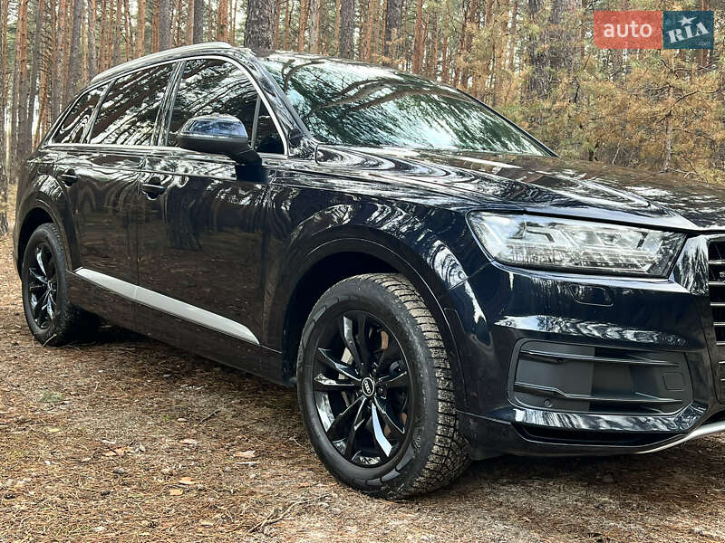 Внедорожник / Кроссовер Audi Q7 2016 в Полтаве