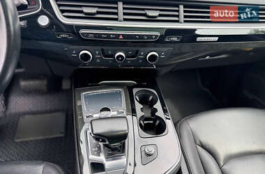 Внедорожник / Кроссовер Audi Q7 2016 в 