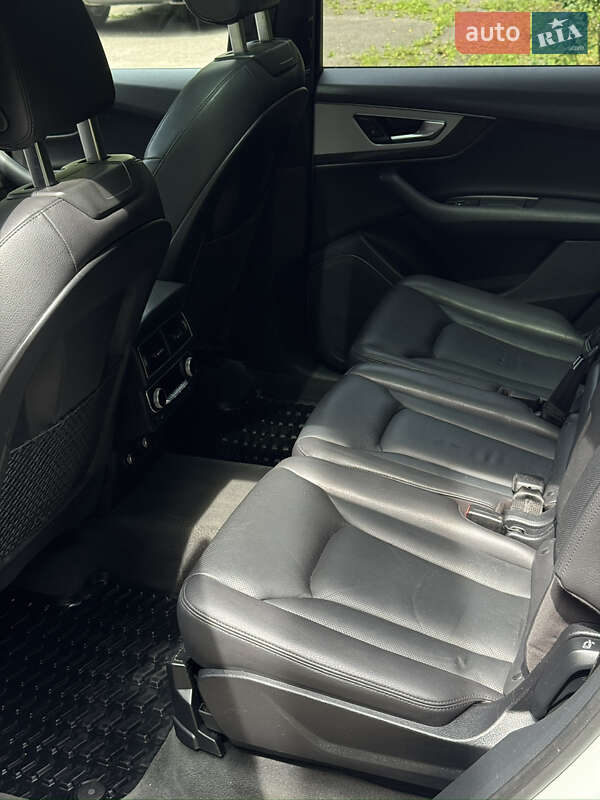 Внедорожник / Кроссовер Audi Q7 2017 в Ровно