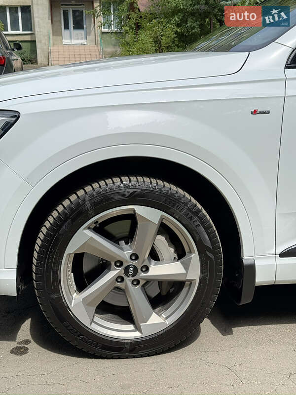 Внедорожник / Кроссовер Audi Q7 2017 в Ровно