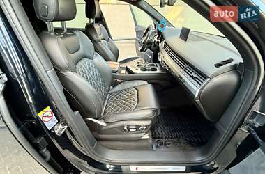Внедорожник / Кроссовер Audi Q7 2017 в 