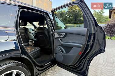 Внедорожник / Кроссовер Audi Q7 2017 в 
