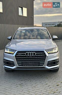 Внедорожник / Кроссовер Audi Q7 2015 в 