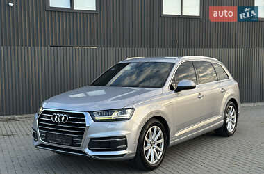 Внедорожник / Кроссовер Audi Q7 2015 в Ужгороде