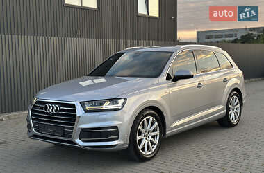 Внедорожник / Кроссовер Audi Q7 2015 в 