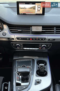 Внедорожник / Кроссовер Audi Q7 2015 в 
