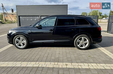 Внедорожник / Кроссовер Audi Q7 2018 в 
