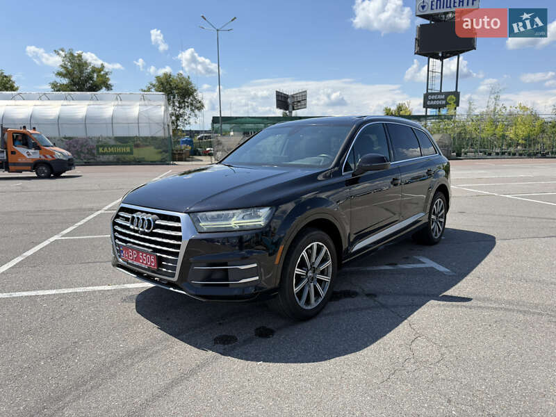 Внедорожник / Кроссовер Audi Q7 2016 в 