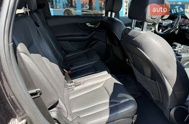 Внедорожник / Кроссовер Audi Q7 2016 в 