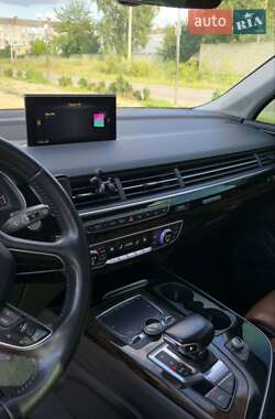 Внедорожник / Кроссовер Audi Q7 2016 в 