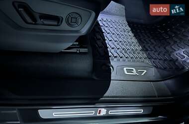 Внедорожник / Кроссовер Audi Q7 2021 в 