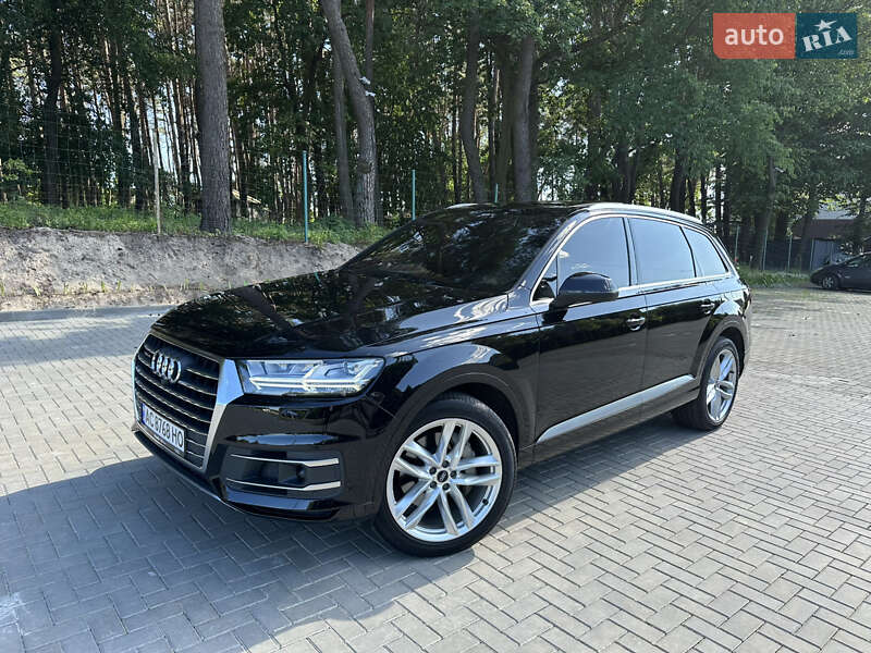 Внедорожник / Кроссовер Audi Q7 2017 в 