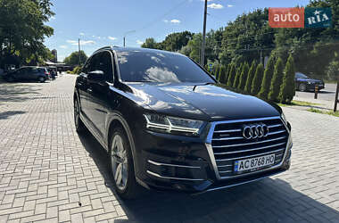 Внедорожник / Кроссовер Audi Q7 2017 в 
