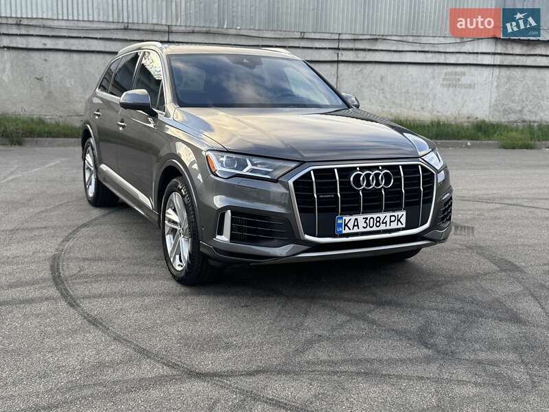 Внедорожник / Кроссовер Audi Q7 2021 в 