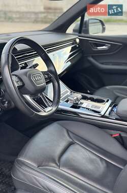 Внедорожник / Кроссовер Audi Q7 2021 в 