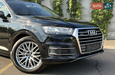 Внедорожник / Кроссовер Audi Q7 2015 в 
