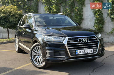 Внедорожник / Кроссовер Audi Q7 2015 в 