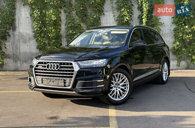 Внедорожник / Кроссовер Audi Q7 2015 в 