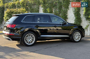 Внедорожник / Кроссовер Audi Q7 2015 в 