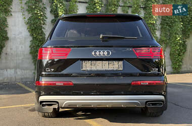 Внедорожник / Кроссовер Audi Q7 2015 в 