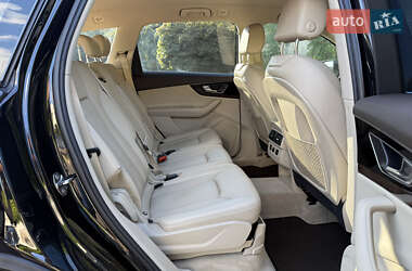 Внедорожник / Кроссовер Audi Q7 2015 в 