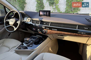Внедорожник / Кроссовер Audi Q7 2015 в 