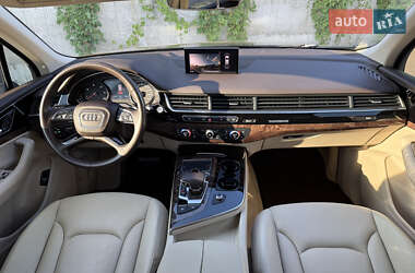 Внедорожник / Кроссовер Audi Q7 2015 в 