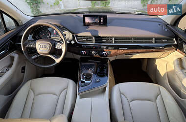 Внедорожник / Кроссовер Audi Q7 2015 в 