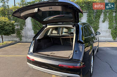 Внедорожник / Кроссовер Audi Q7 2015 в 