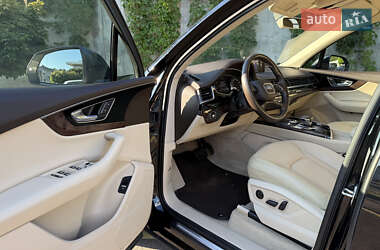 Внедорожник / Кроссовер Audi Q7 2015 в 
