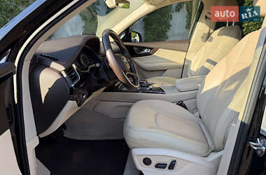 Внедорожник / Кроссовер Audi Q7 2015 в 