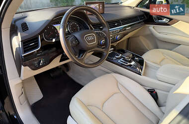Внедорожник / Кроссовер Audi Q7 2015 в 
