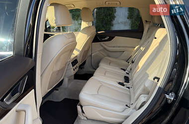 Внедорожник / Кроссовер Audi Q7 2015 в 