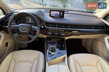 Внедорожник / Кроссовер Audi Q7 2015 в 